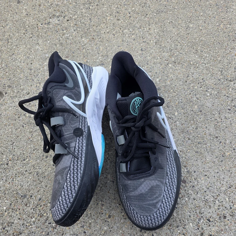 Nike Kyrie Gray and Black Low-Top Sneakers Teal Accent Youth Boys 5